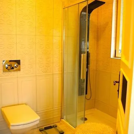 Luxury فندق 4*